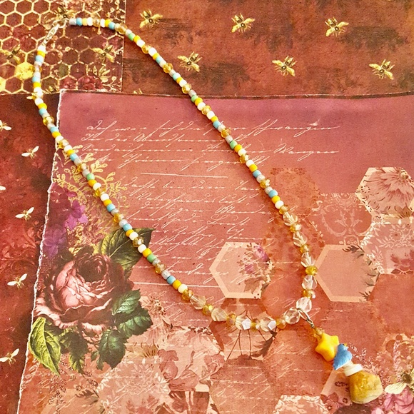 Trendmasters Blue Bird on Rock Star Pendant White, Orange, Blue Beaded Necklace - Picture 3 of 6